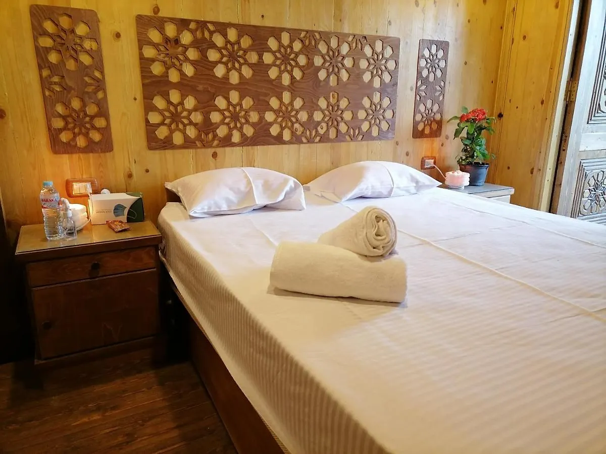 Tekne Hypathia. Luxury Dahabiya Nile Cruise